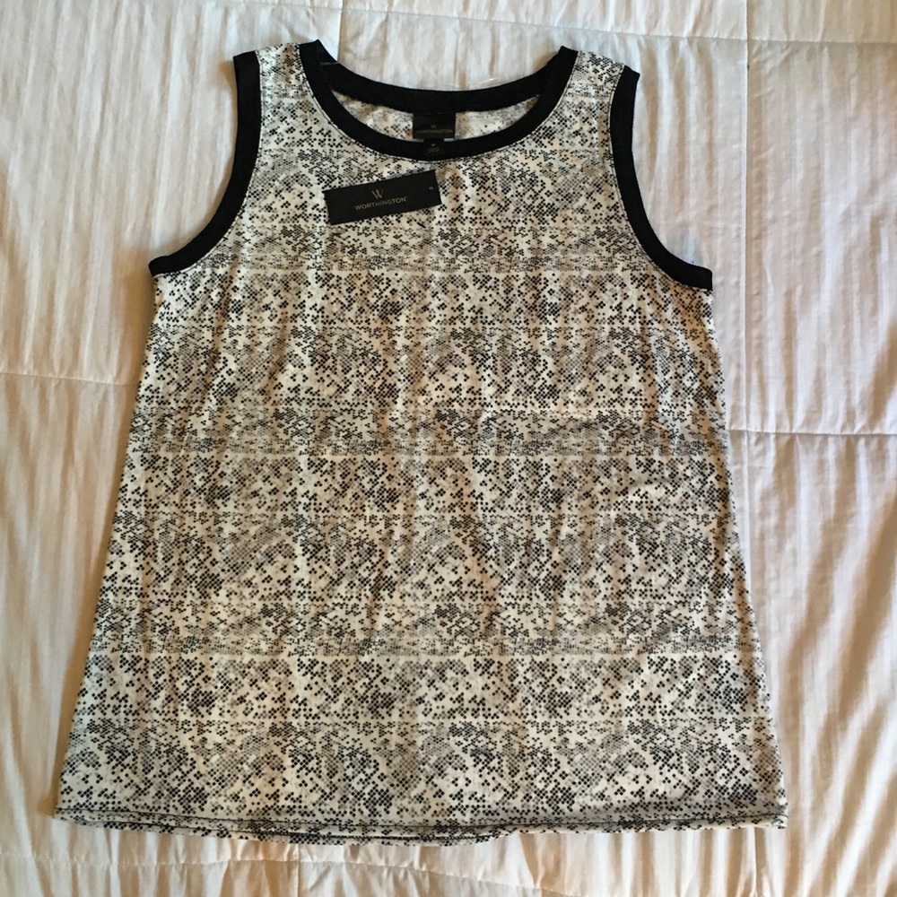 sleeveless shirt